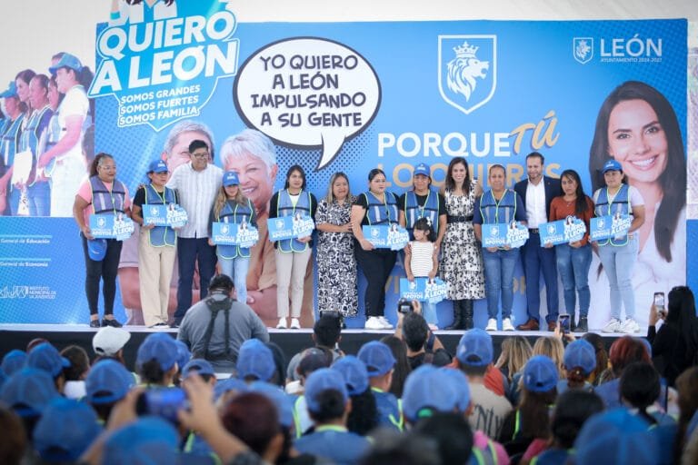 Ale Gutiérrez entregó apoyos del programa ‘Ayúdate Ayudando’ a personas de la delegación El Carmen y Cerro Gordo en León.