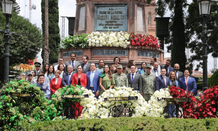 Encabeza la gobernadora Libia Dennise la ceremonia de colocación del Cartel de las Fiestas Patrias por Bando Solemne en Dolores Hidalgo.