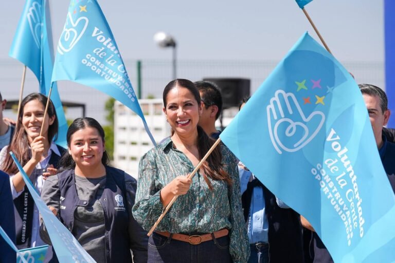 Envían el Voluntariado de la Gente y DIF Estatal caravana con 41 mil artículos para familias afectadas por las lluvias.