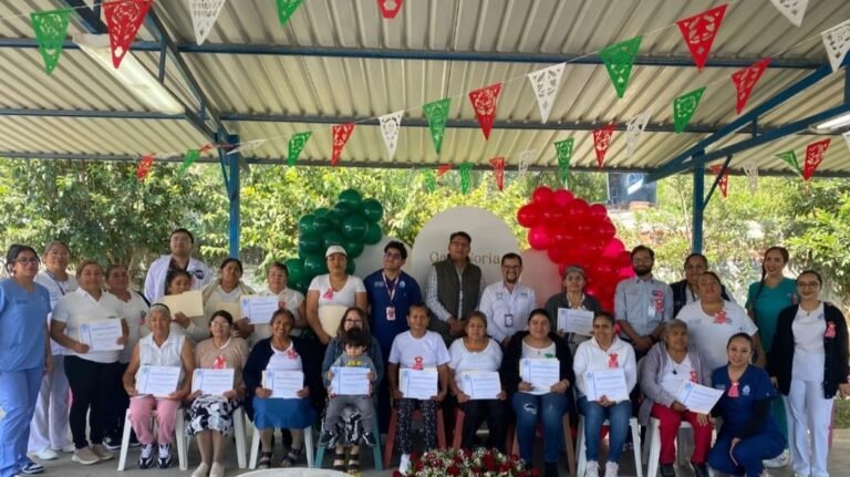 El Grupo de Ayuda Mutua “Noria de Mosqueda”, ubicado en la comunidad de Valle de Santiago, recibió su reacreditación en salud.
