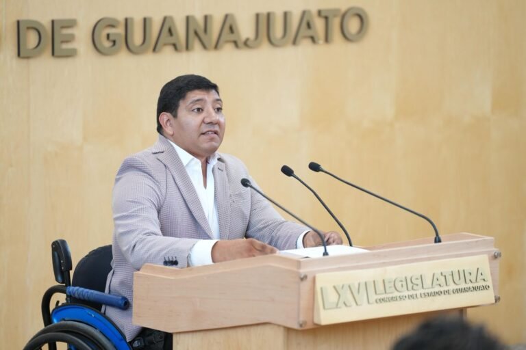 Proponen actas del Registro Civil en sistema Braille para personas invidentes.
