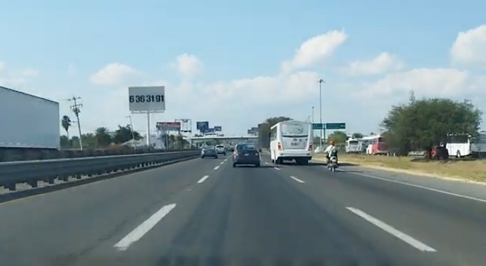 Fallecen 9 jornaleros en accidente en la autopista Salamanca-León.