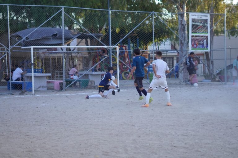 Mejoran 125 espacios públicos con programas recreativos y educativos en León.