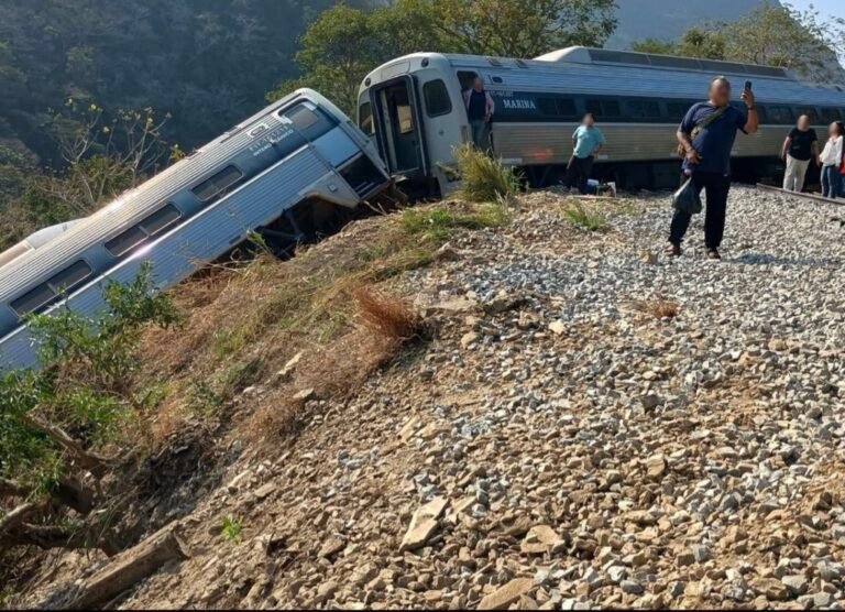 Se descarrila Tren en el Istmo de Tehuantepec donde viajaban 250 personas, 13 perdieron la vida.