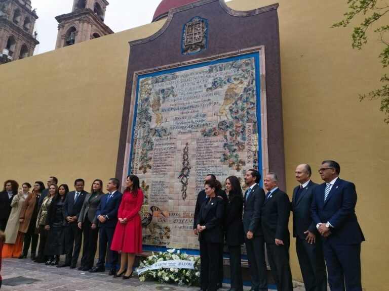 Conmemoran el 450 aniversario de la Fundación de León.