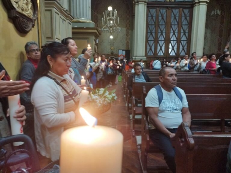 Celebran fieles católicos Día de la Candelaria.