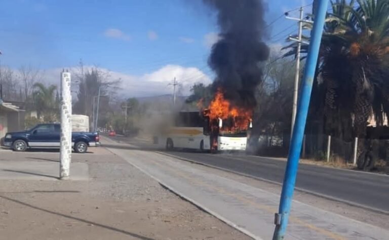 Reportan Narco-Quemas en varias partes del país, entre ellas en Guanajuato y León por operativo federal en Jalisco.