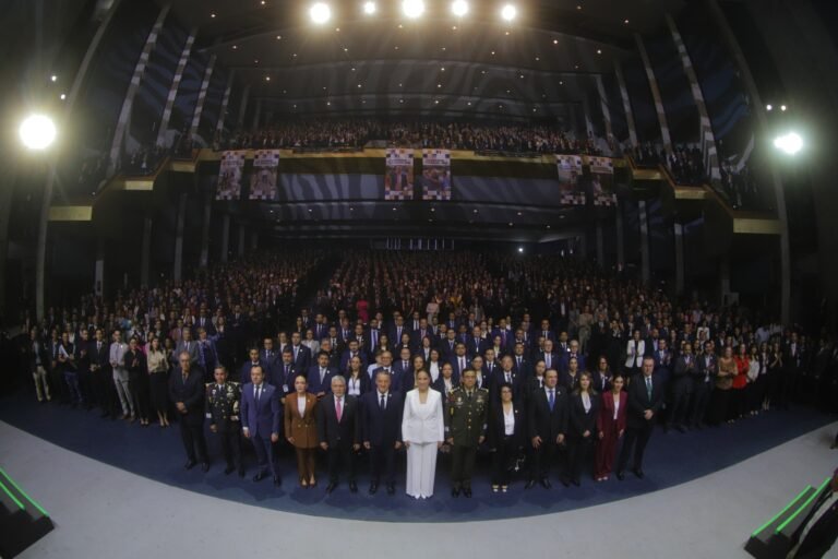 Presenta su informe la Fiscalía General de Guanajuato, la gobernadora Libia Dennise estuvo presente.