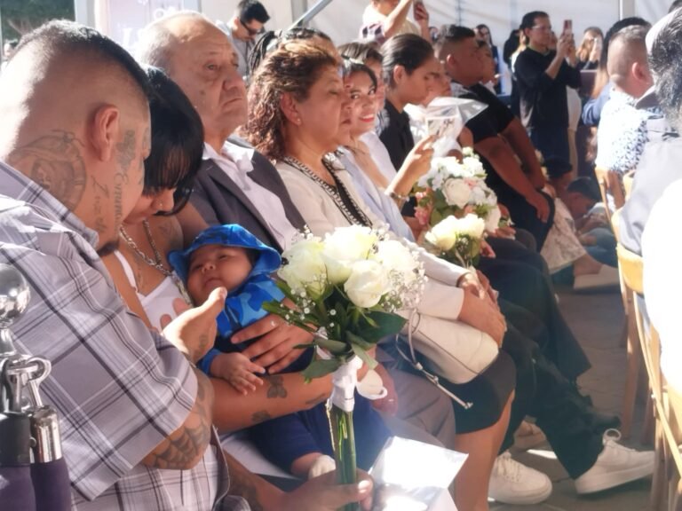 En el Día del Amor y la Amistad, 150 parejas se casaron en León en una boda comunitaria para dar certeza jurídica.