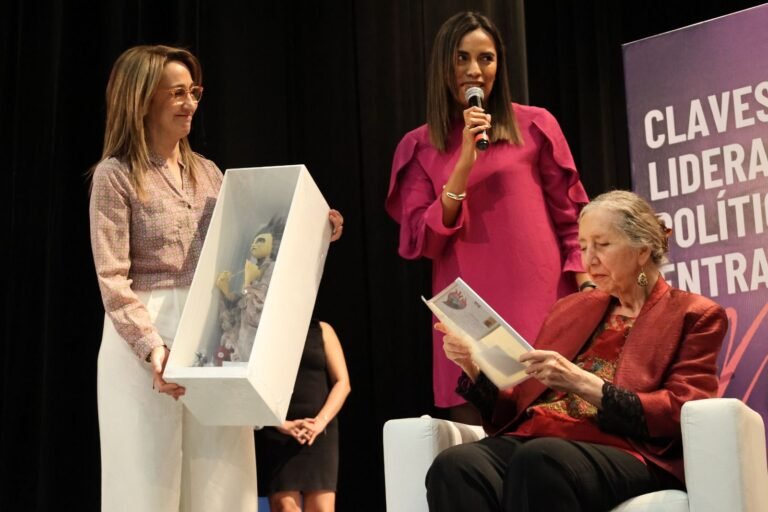 ‘La base de apoyo para las mujeres gobernantes son las mujeres’ dijo la Dra Marcela Lagarde, máximo referente del feminismo latinoamericano en su conferencia en León.