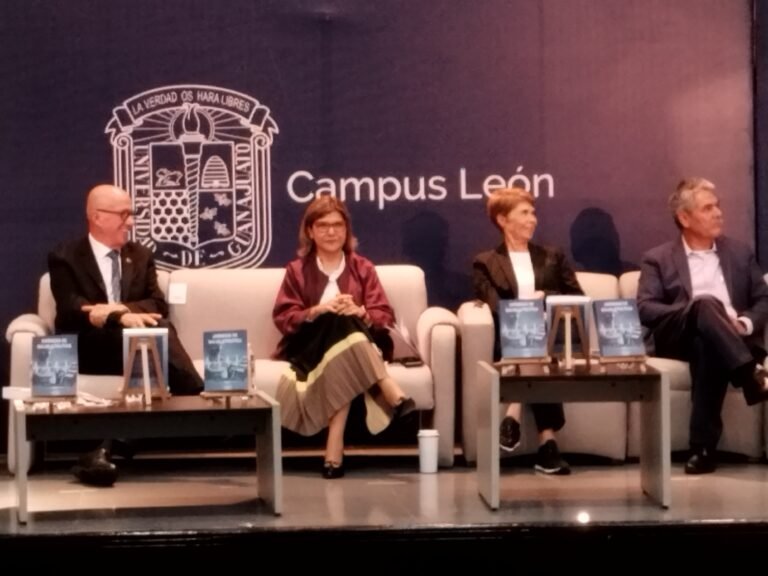 Éctor Jaime Ramírez Barba presenta “Crónicas de salud y política”; retrata el deterioro del sistema de salud en México.