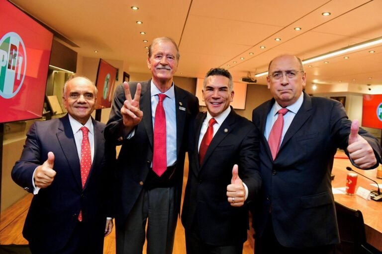 Vicente Fox busca sumar al PRI para construir una alianza opositora rumbo al futuro de México.