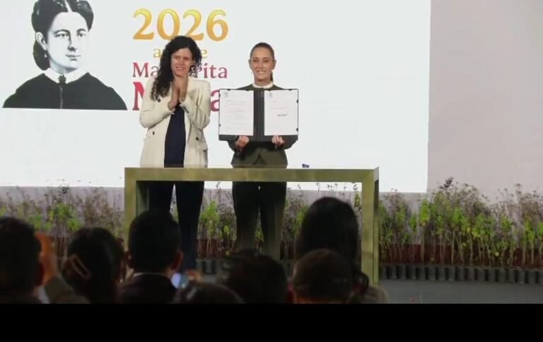 Sheinbaum firma decreto para frenar violencia y abuso sexual contra menores en plataformas.